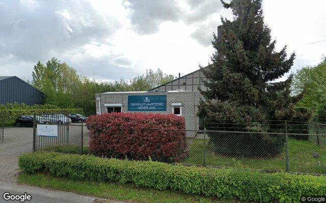 Straatbeeld bij Dierenuitvaartcentrum Maas en Beek, Middelweg 15, 6191 NC Beek